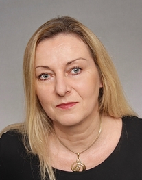 Dr. Claudia Taszus